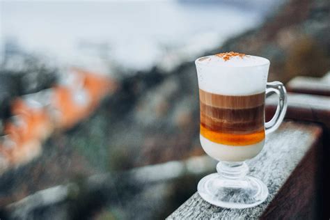 Barraquito kávé réteges pohárban