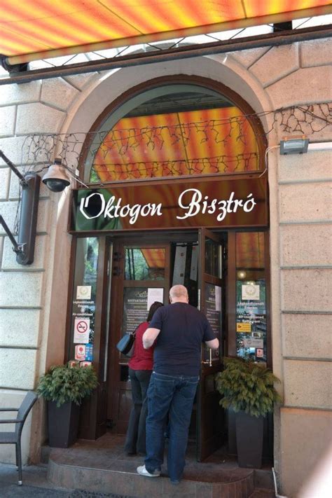 Az Oktogon Bisztró külső homlokzata
