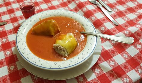 töltött paprika sok zöldséggel és fűszerrel