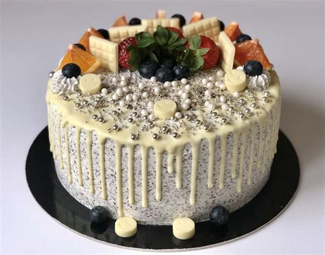 Torta összeállítása tortakarikában