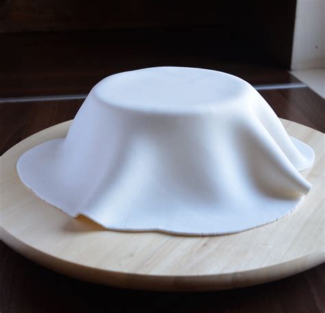Fondant simítása tortán