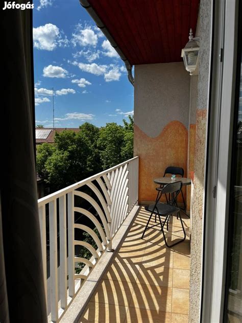 Panorámás kilátás egy lakás erkélyéről