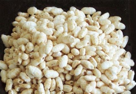 Puffasztott rizs szemek