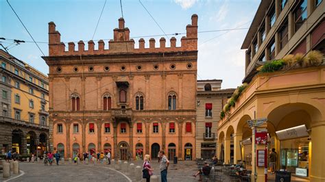 Bologna utcaképe portikuszaival