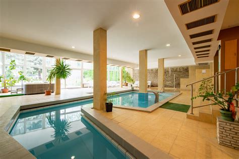 Wellness részleg medencével