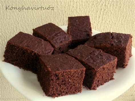 kakaós tészta és mogyoródarabok