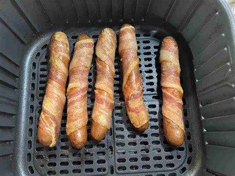 baconbe tekert virslik sütés előtt