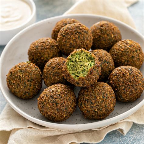 Falafel golyók nyersen