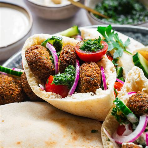 Falafel pita tzatzikival