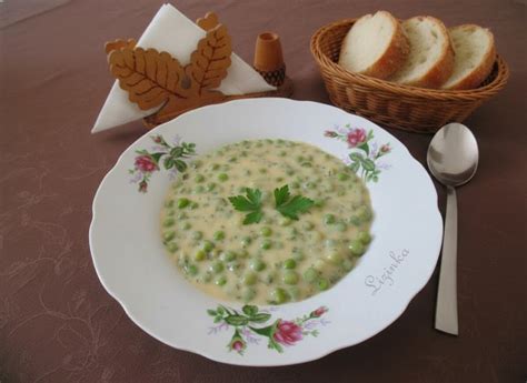 Zöldborsófőzelék friss zöldborsóval és petrezselyemmel