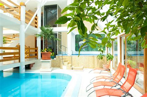 A Colosseum Hotel wellness részlegének medence és szauna területe
