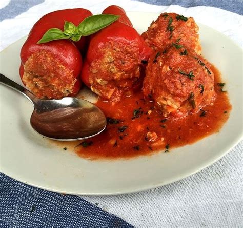 töltött paprika basmati rizzsel és paradicsomszósszal