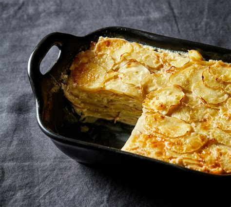 Sajtos-baconos gratin burgonya