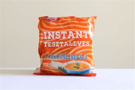 egészséges összetevőkből álló prémium instant leves egy tálban