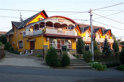 Az Aranyhordó Panzió, Étterem és Pizzéria külső látképe a Hernád völgyében