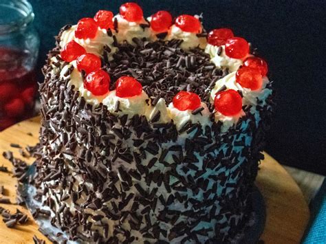 erdő gyümölcsös torta díszítéssel