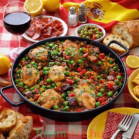 hagyományos spanyol paella csirkével és lime-mal