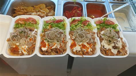 Hamburgerek és gyros tálak