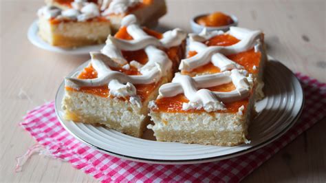 Baracklekvárral és tojáshabbal díszített Rákóczi-túrós