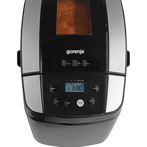 Gorenje kenyérsütő a konyhaasztalon, friss kenyérrel