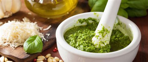 Bazsalikomos pesto összetevői