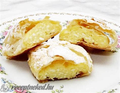 Túrós rétes töltelékkel, sütés előtt