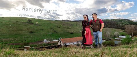 Remény Farm szabad tartású csirkék a legelőn
