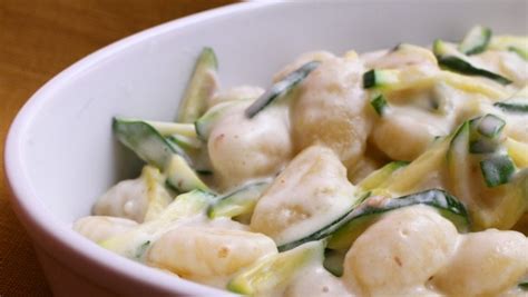 Cukkinis gnocchi tányéron