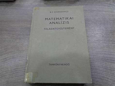 Matematikai analízis könyvborító