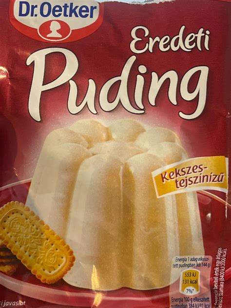 Díszített kekszes puding gyümölcsökkel