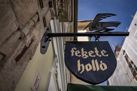 Elegáns borospince a Fekete Holló Étteremben