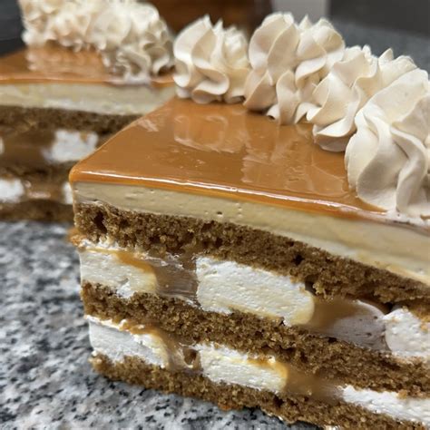 Tejkaramell torta szelettel