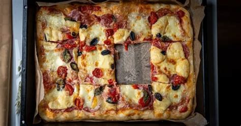 házi pizza sok feltéttel