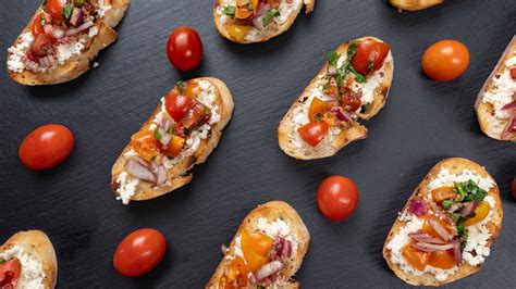 A bruschetta, mint kulináris alap, feltétekkel és fűszerekkel