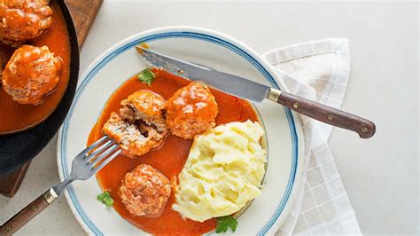Húsgombóc rizzsel illusztráció