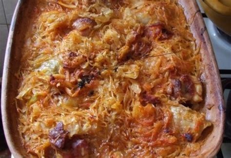 Pataki tálban párolódó étel látványképe