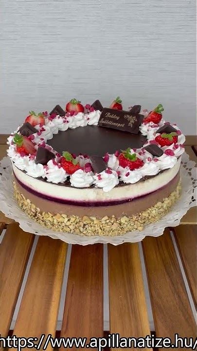Erdei Bogyós Mousse torta friss gyümölcsökkel