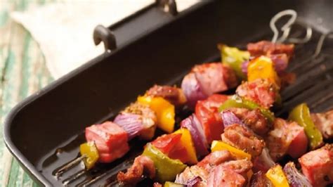 Pikáns sertésnyárs grillen