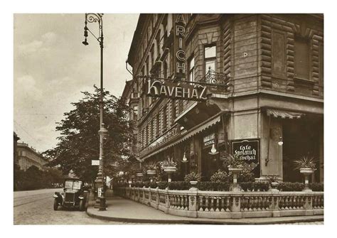 Régi budapesti kávéház élőzenével