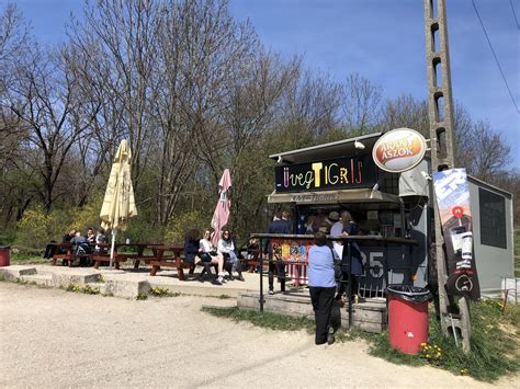 Az Üvegtigris étterem és büfé kívülről