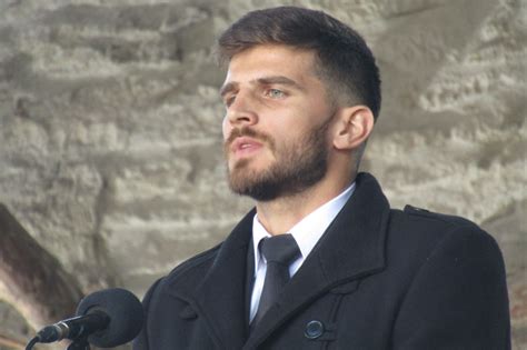 Szőcs Előd a csíkcsomortáni konyhájában