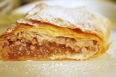 almás rétes és pite tányéron
