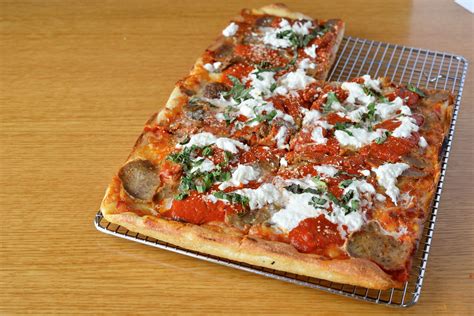 Babylon Pizzeria bejárat Miskolcon