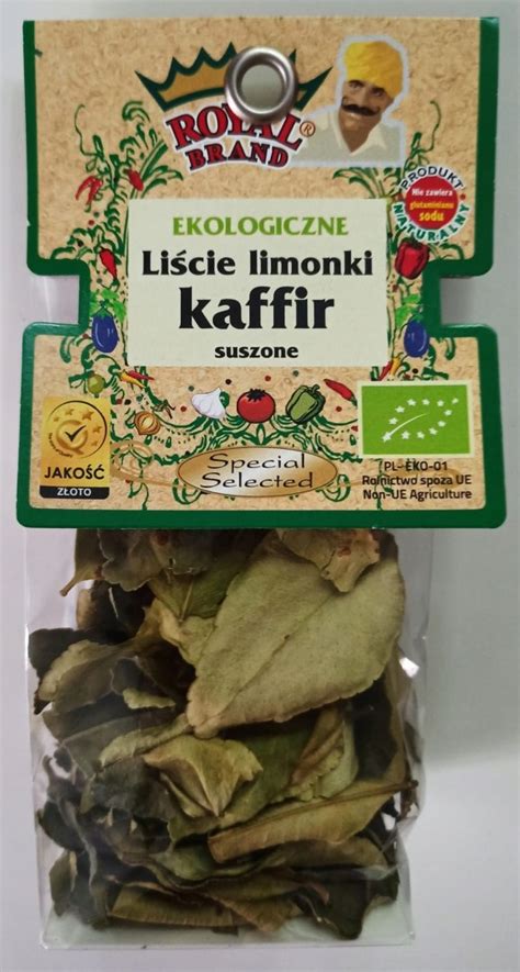 Galangál, citromfű és kaffir lime levelek egy tálban