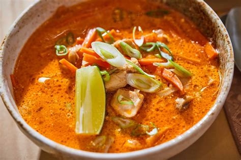 Tom Yum leves kiszállításra előkészítve