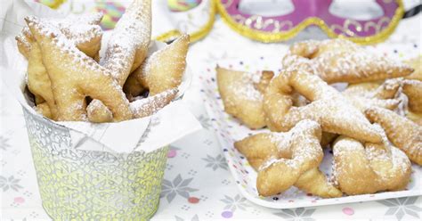 farsangi csörögefánk tányéron