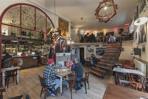 A Csiga Café egyedi belső dekorációja