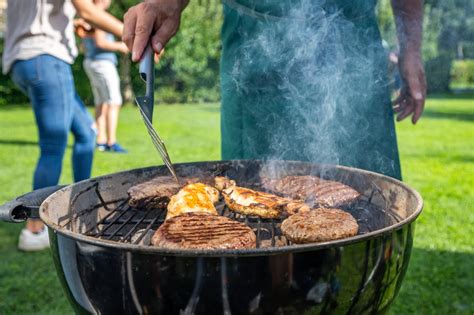 Hangulatos kerti grillezés kamado grillen