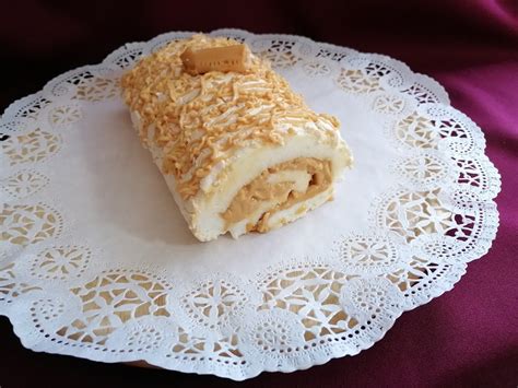 Többféle töltelékkel készült rétesrudak tálalása