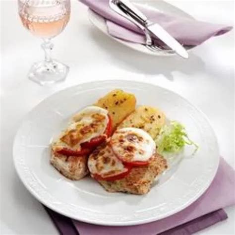 Pulykamell szeletek mozzarella sajttal és paradicsommal